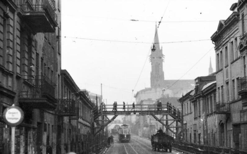 The wooden pedestrian bridge in the Łódź Ghetto